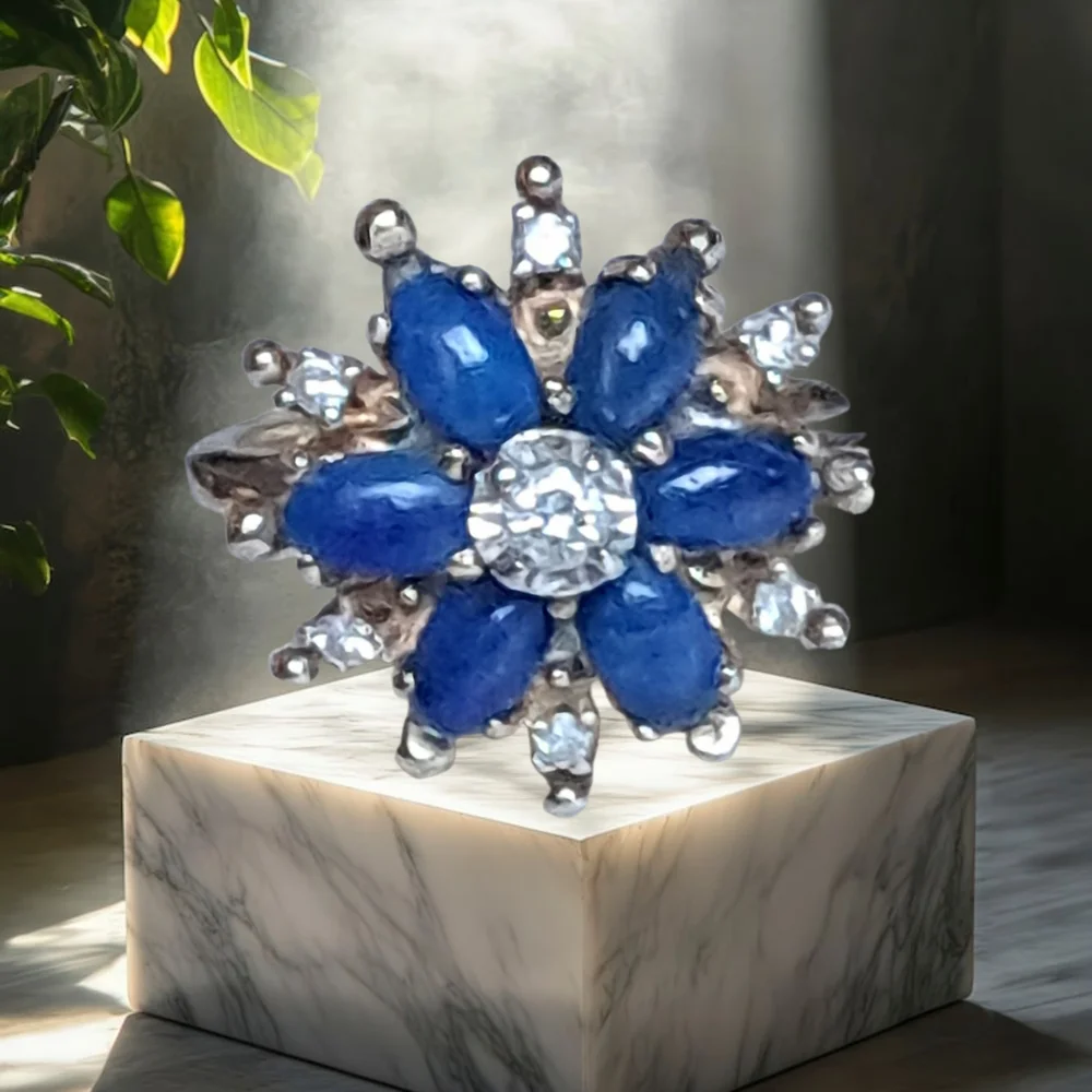 Solid 14K Gold Ring Featuring a Flower Motif with Lapis Lazuli and Diamonds